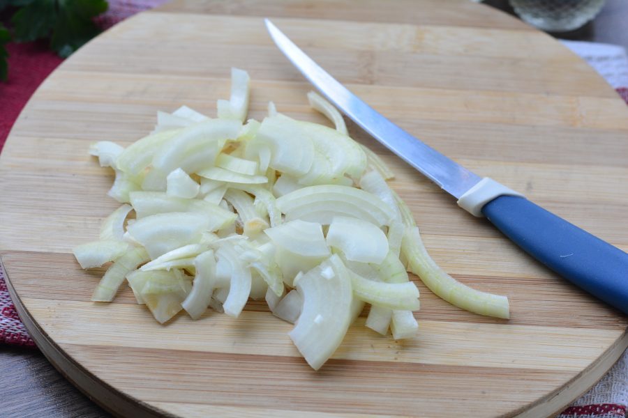 Салат с квашеной капустой и жареным беконом - фото шаг 5