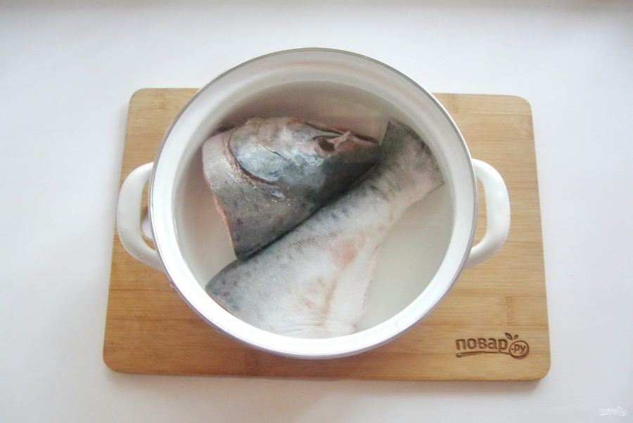 Сливочный суп с красной рыбой - фото шаг 2