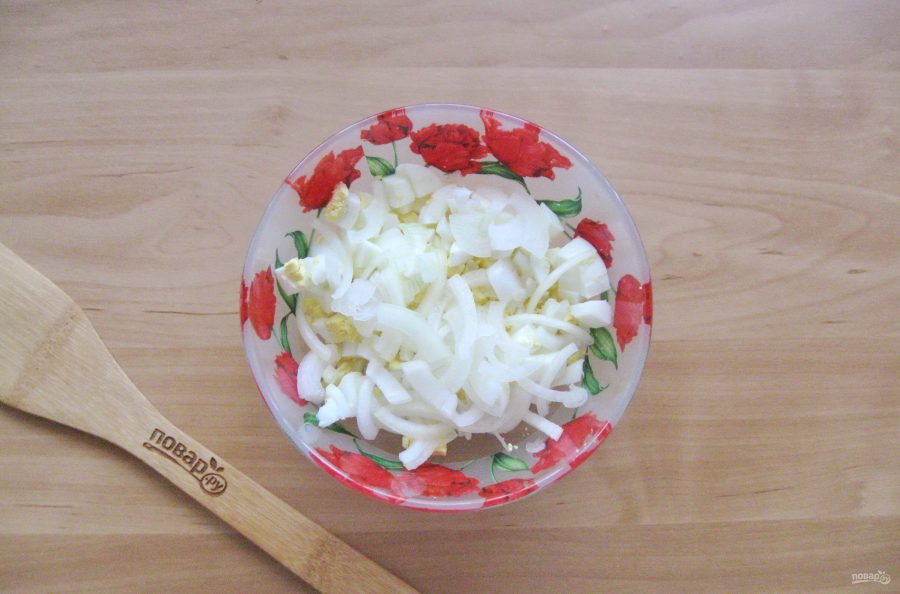 Салат с морской капустой и горбушей - фото шаг 4