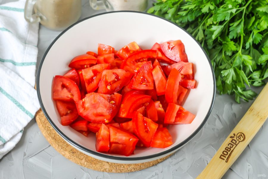 Салат с селедкой и помидорами - фото шаг 2