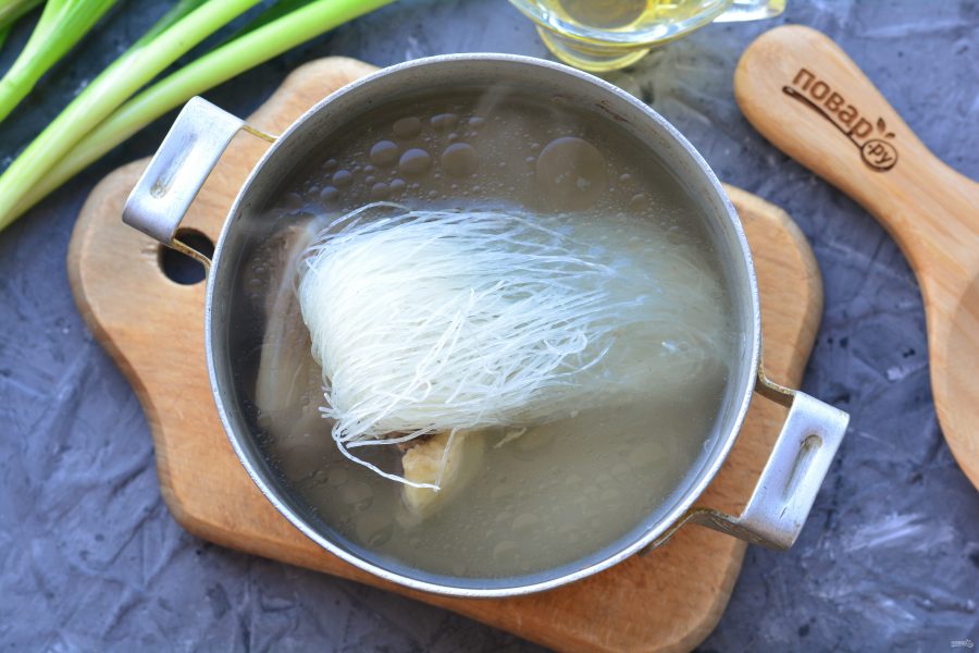 Суп с рисовой лапшой и говядиной - фото шаг 6