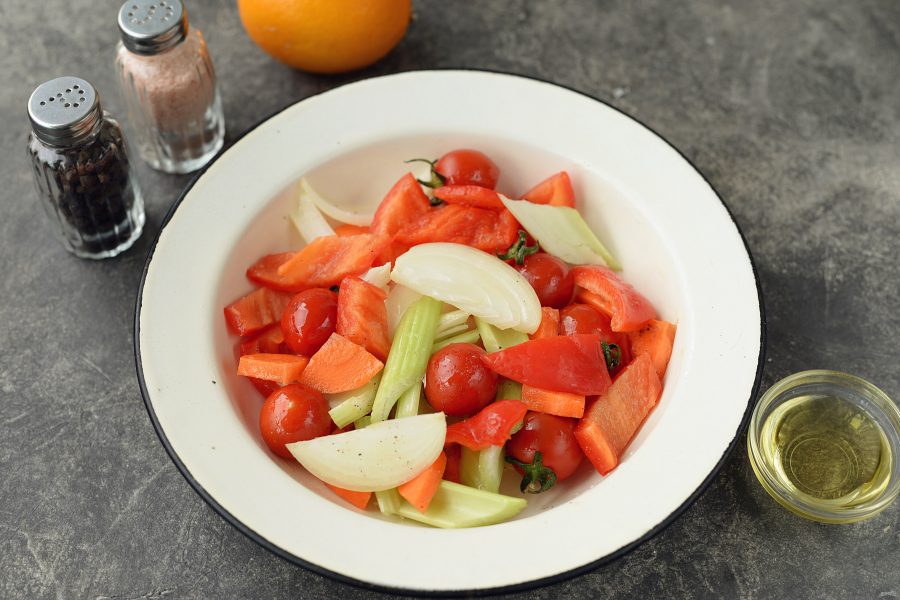 Пеленгас с овощами в духовке - фото шаг 3