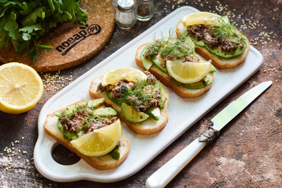 Бутерброды с авокадо и тунцом - фото шаг 7