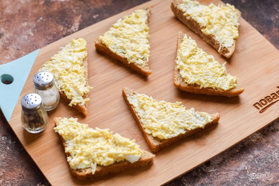 Бутерброды с плавленым сыром и икрой - фото шаг 6