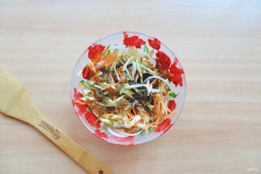Витаминный салат из морской капусты - фото шаг 7