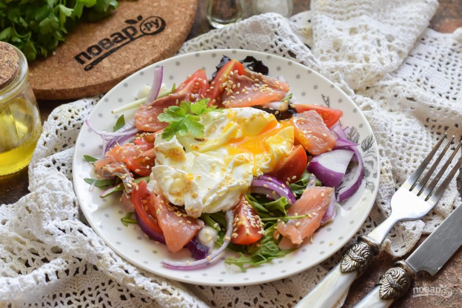 Салат с лососем и яйцом пашот - фото шаг 9