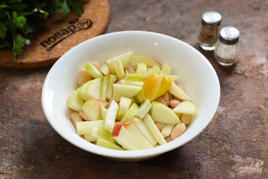 Салат с тунцом, яблоком и фасолью - фото шаг 3