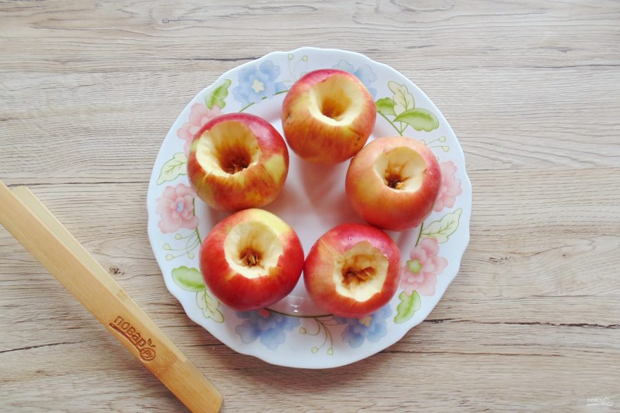 Запеченные яблоки с медом в мультиварке - фото шаг 2