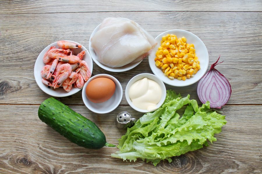 Салат с кальмарами, креветками и кукурузой - фото шаг 1