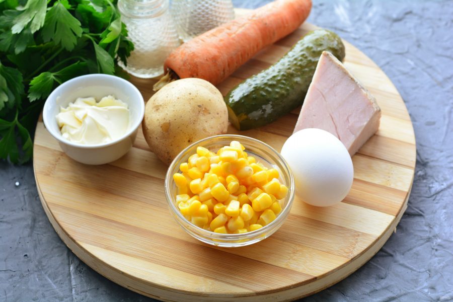 Салат с копченым мясом и кукурузой - фото шаг 1
