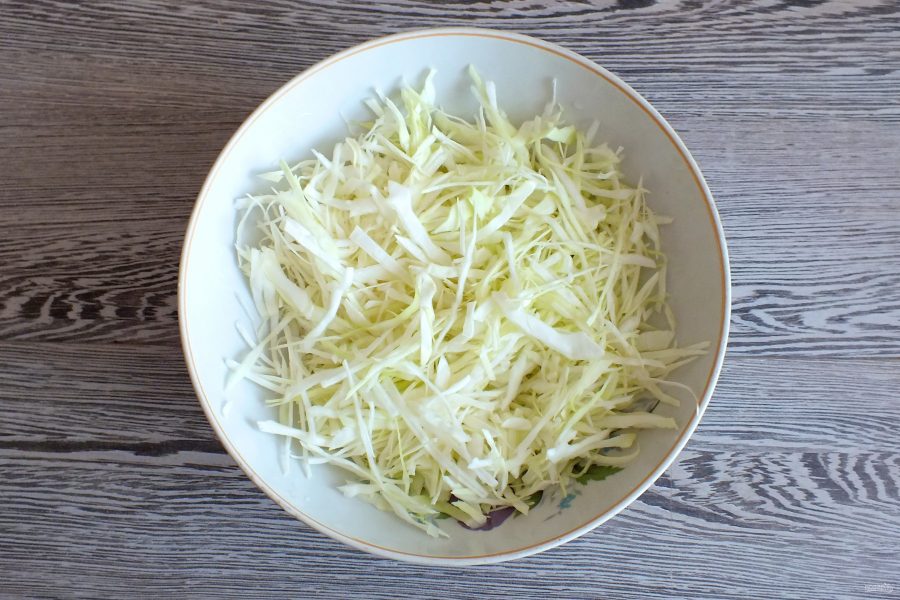 Салат из капусты с ветчиной и кукурузой - фото шаг 3