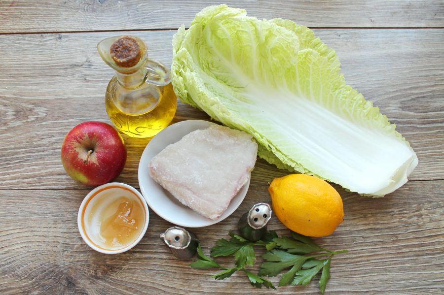 Салат с кальмарами, пекинской капустой и яблоком - фото шаг 1
