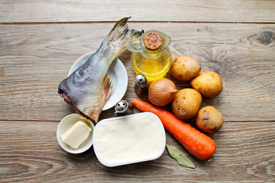 Сырный рыбный суп с красной рыбой и плавленым сыром - фото шаг 1