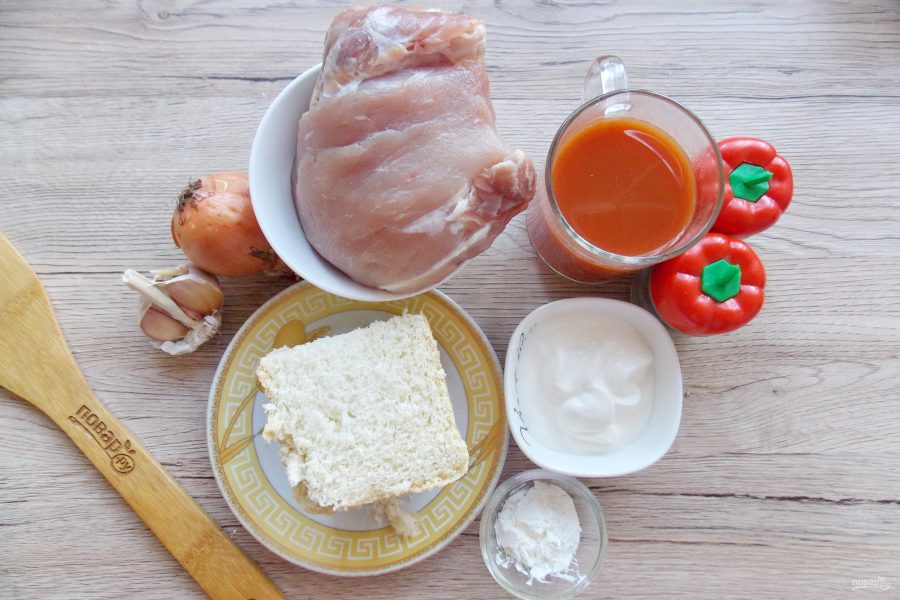 Тефтели в сметанно-томатном соусе в духовке - фото шаг 1