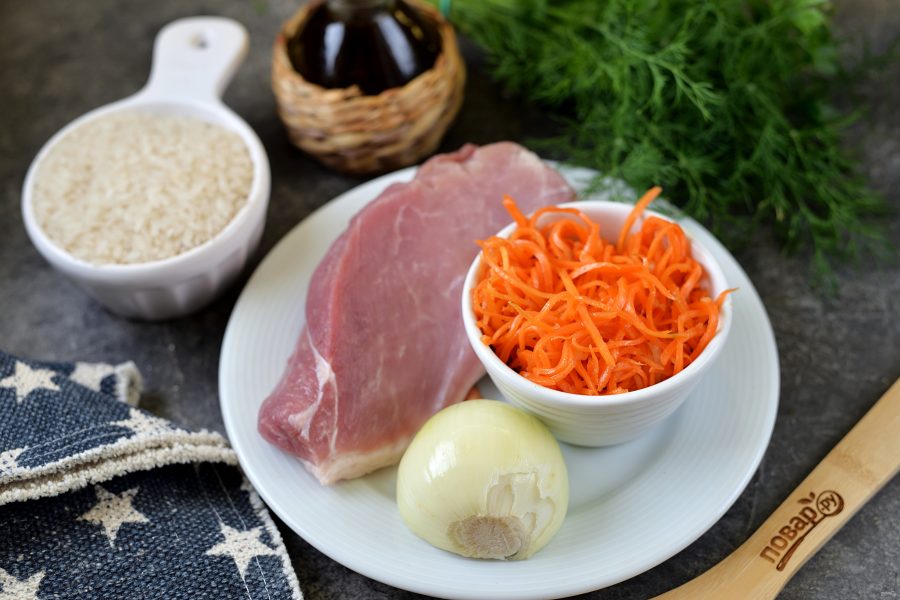 Рис со свининой и морковью по-корейски на сковороде - фото шаг 1