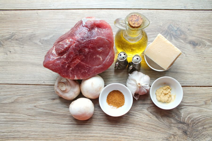 Мясная "гармошка" с сыром и грибами - фото шаг 1