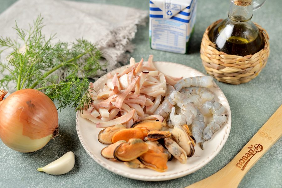 Морепродукты в сливочном соусе - фото шаг 1
