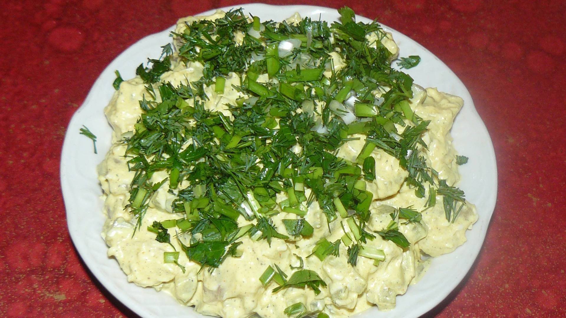Фото к рецепту: Картофельный салат с вкусным соусом