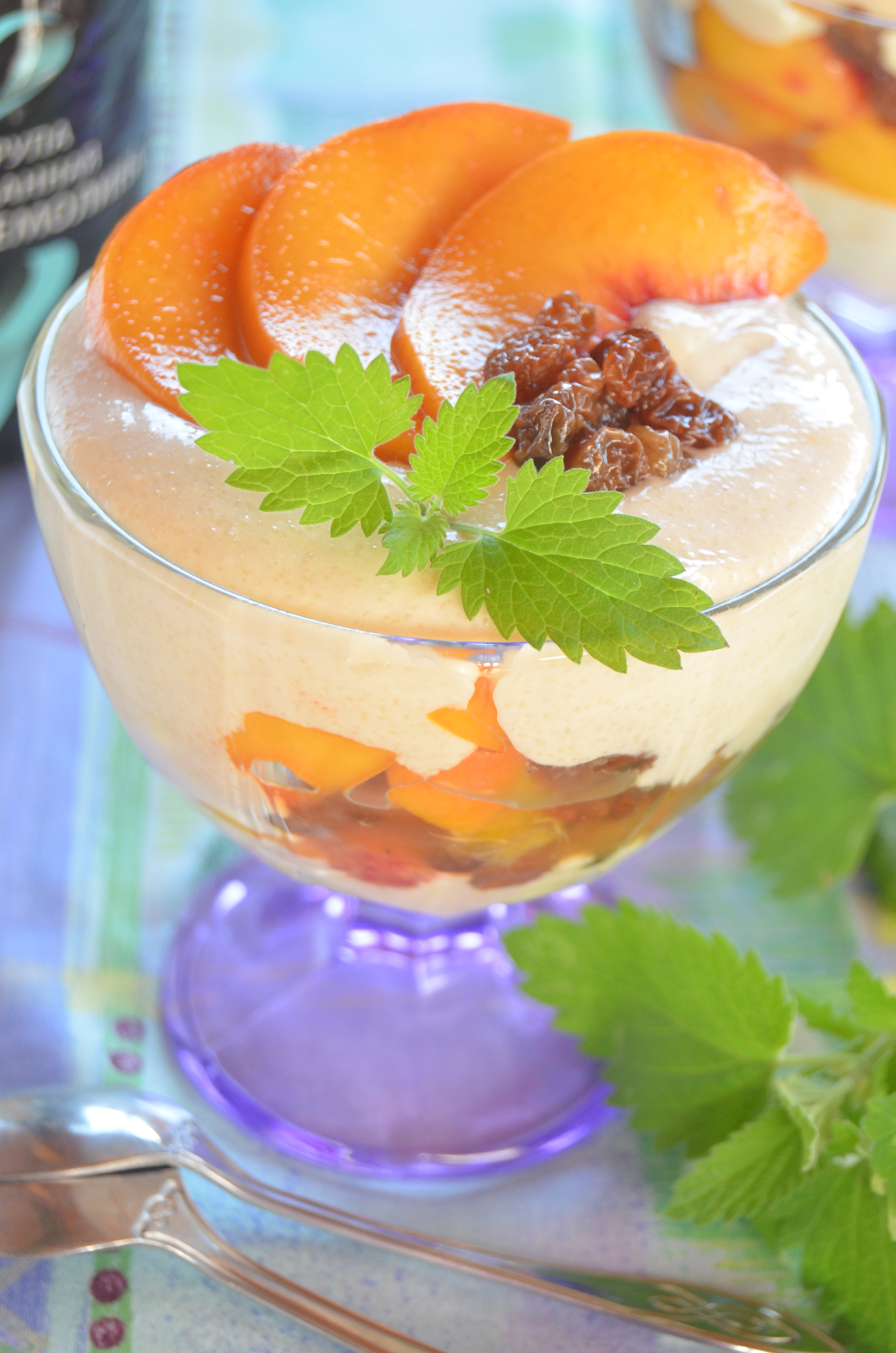 Манно-творожный десерт с персиками