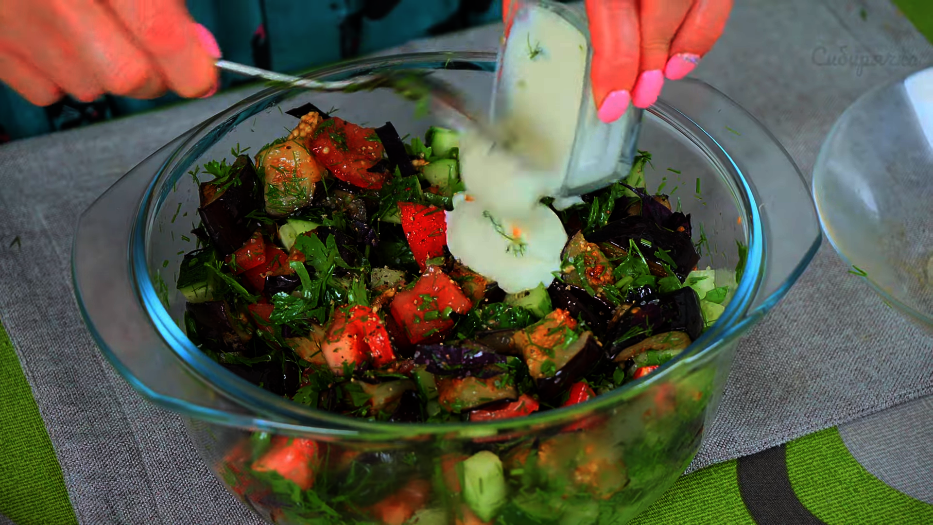 Закусочный овощной салат с баклажанами и зеленью: шаг 7