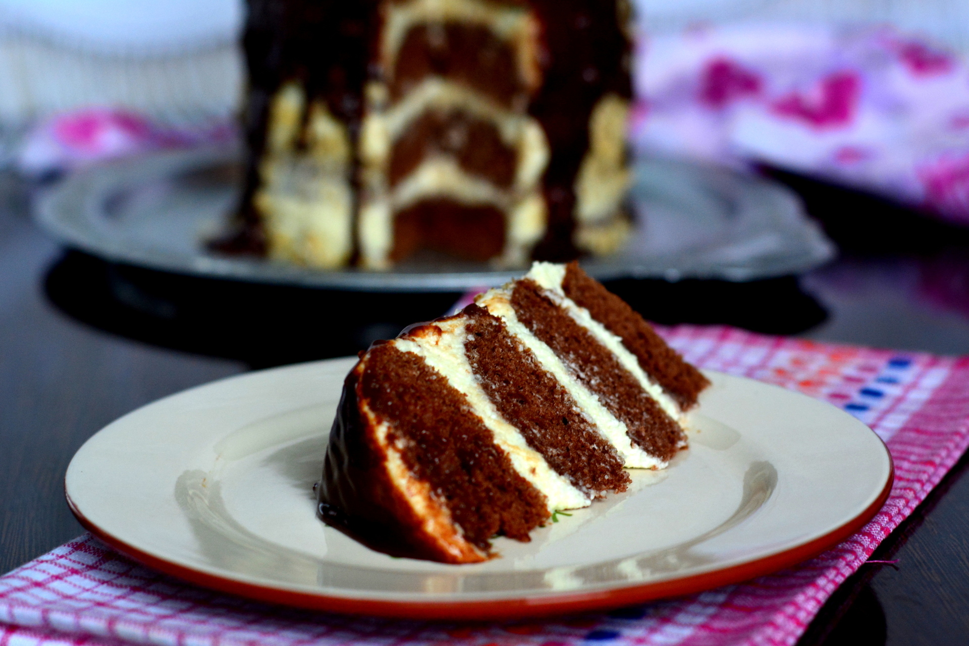 Фото к рецепту: Шоколадный торт "колдунья"