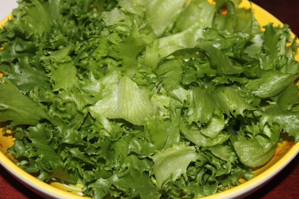 Овощной салат с фетой и каперсами: шаг 1