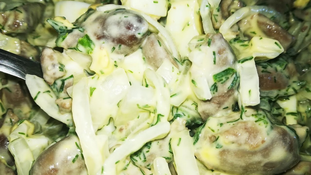 Фото к рецепту: Салат из куриных сердечек