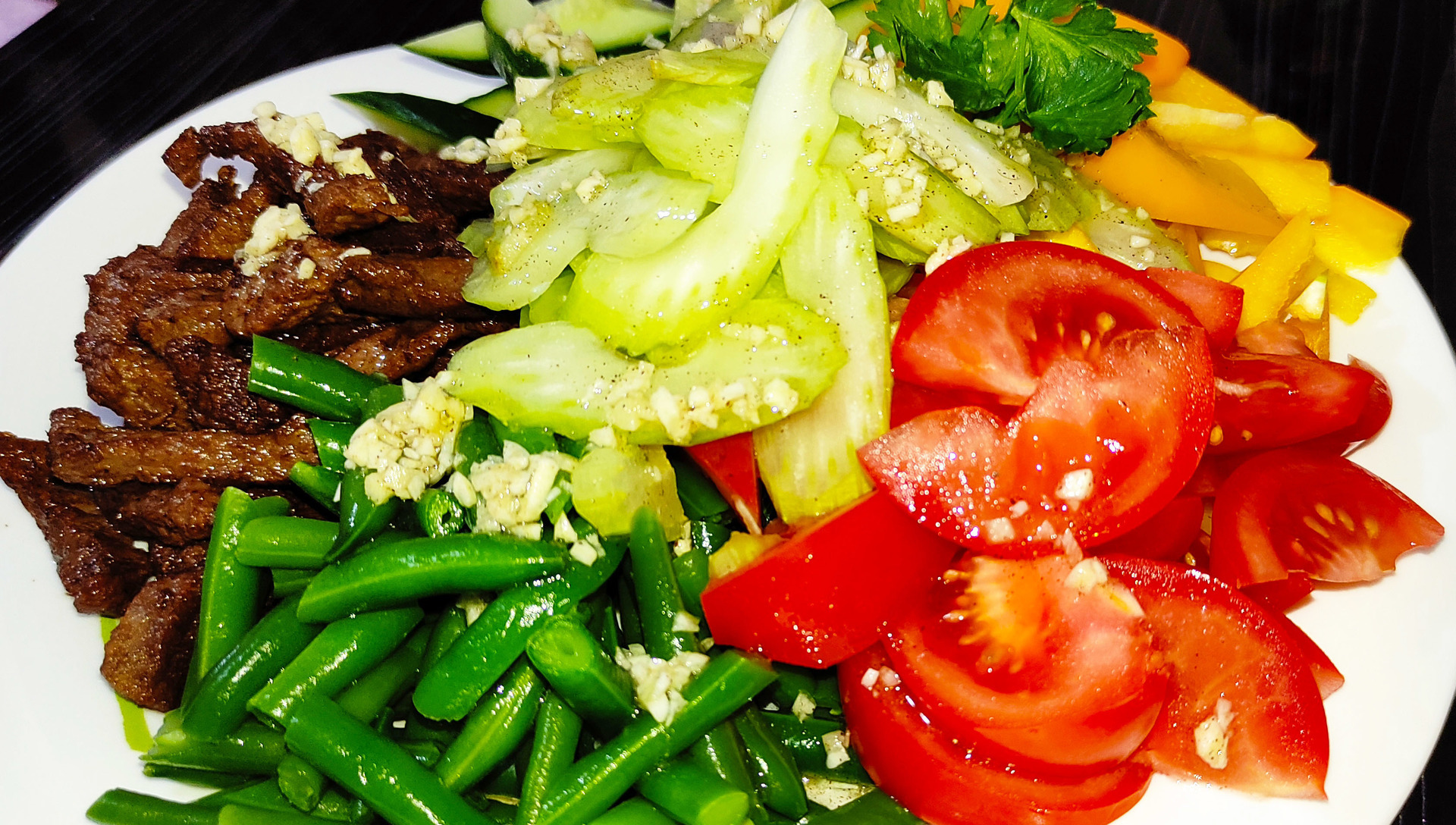 Фото к рецепту: Овощной салат с мясом