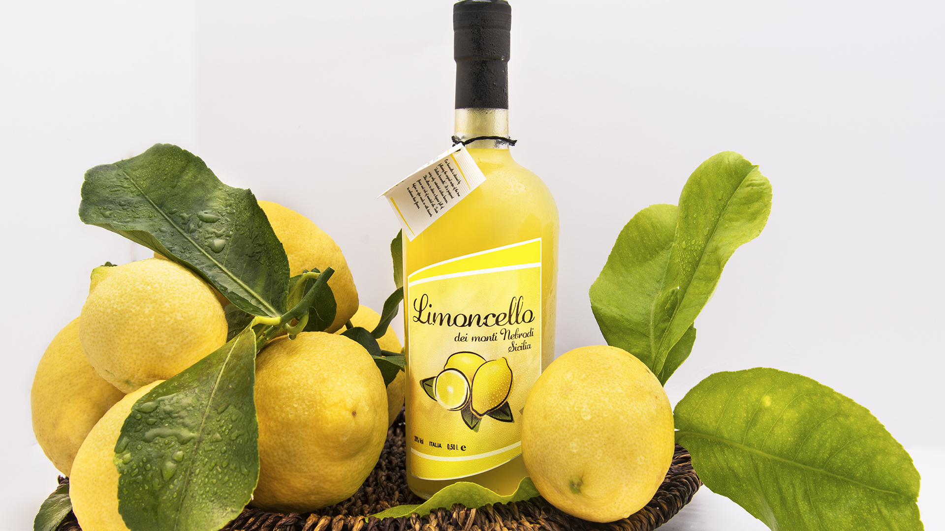 Фото к рецепту: Домашний лимончелло, простой рецепт настойки на водке