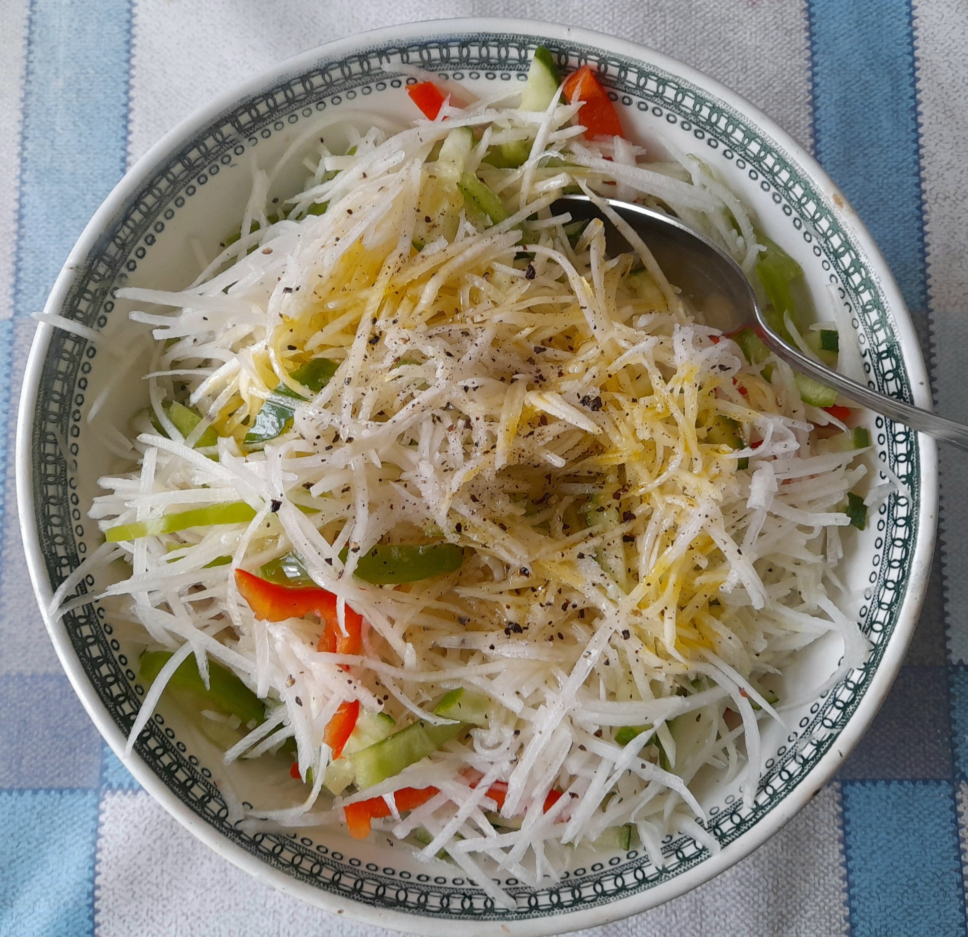 Салат из редьки с овощами: шаг 8