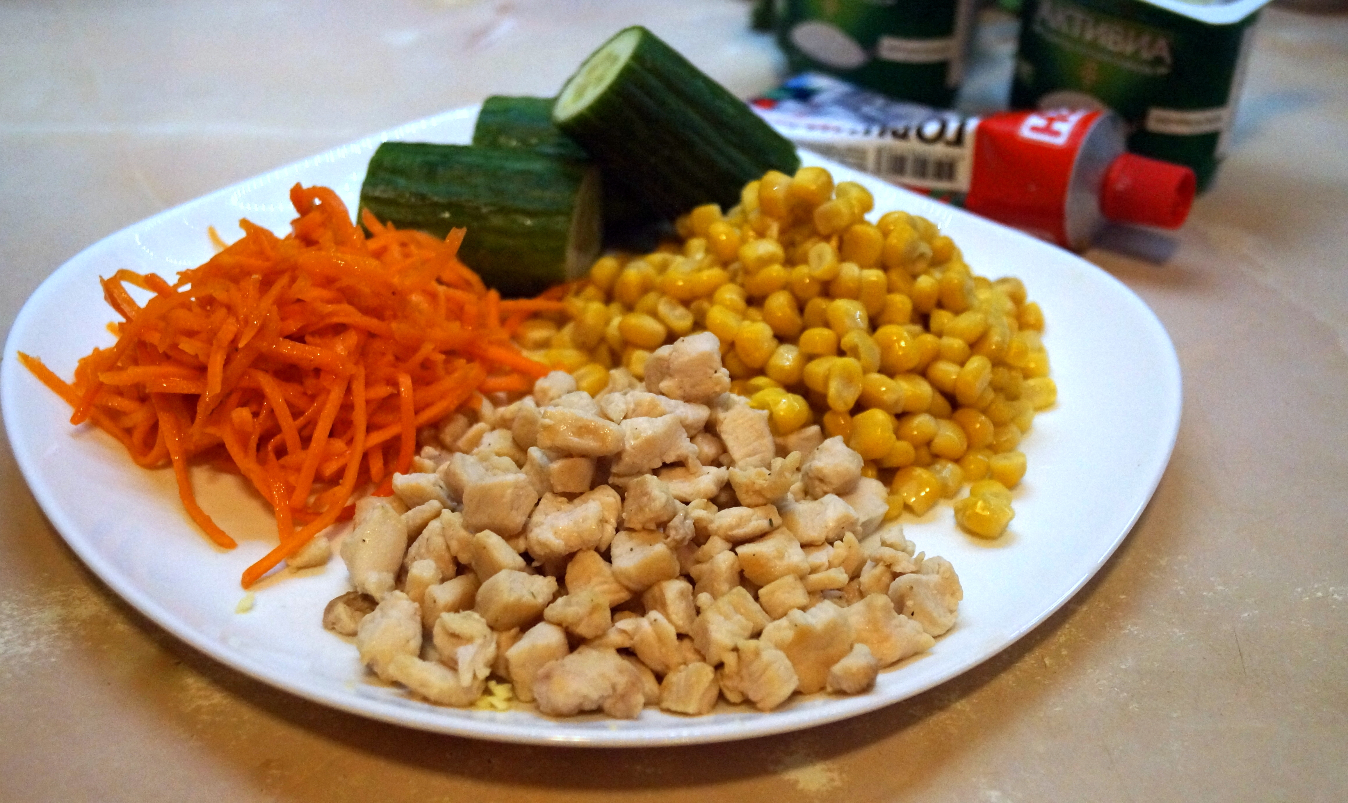 Салат слоёный, пикантный (с курицей и корейской морковкой).: шаг 1