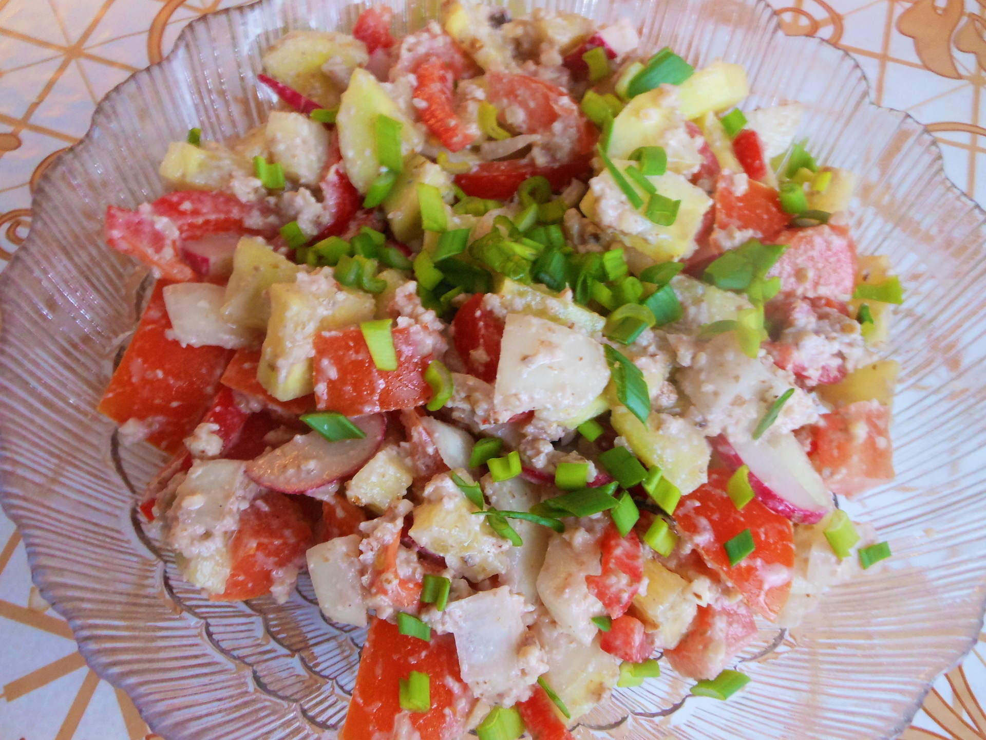 Фото к рецепту: Овощной салат с грецкими орехами