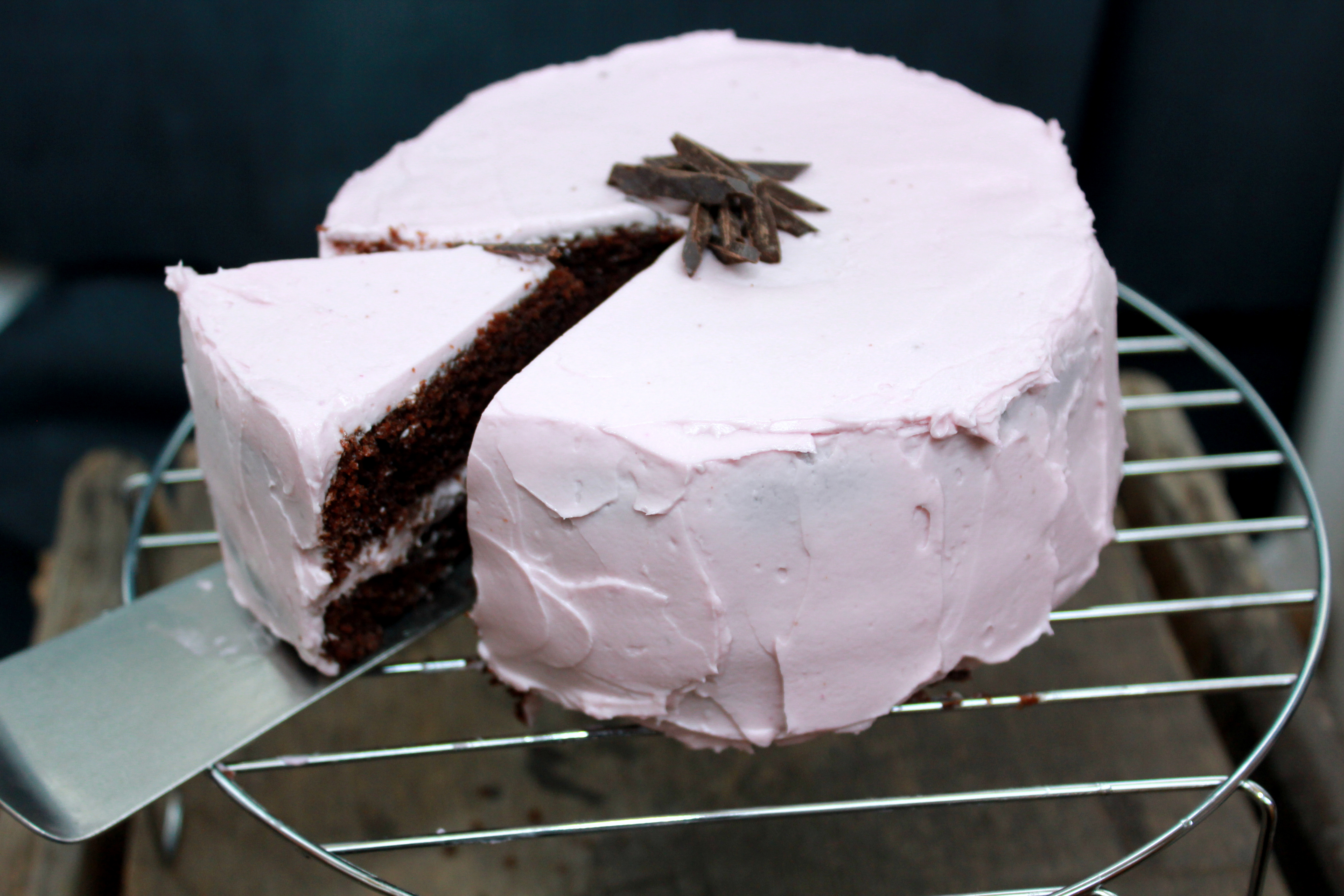 Шоколадный торт с творожно-смородиновым кремом : шаг 14