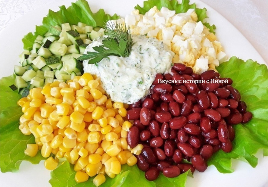 Фото к рецепту: Низкокалорийный салат с кукурузой