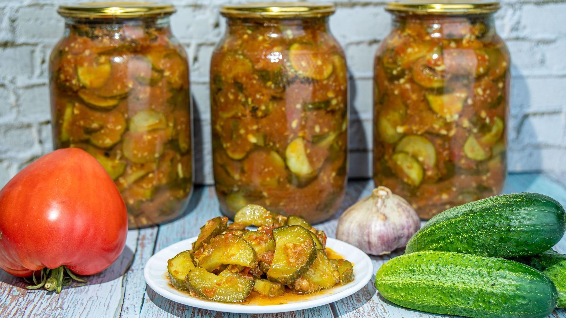 Салат из огурцов с помидорами на зиму по-грузински: шаг 9