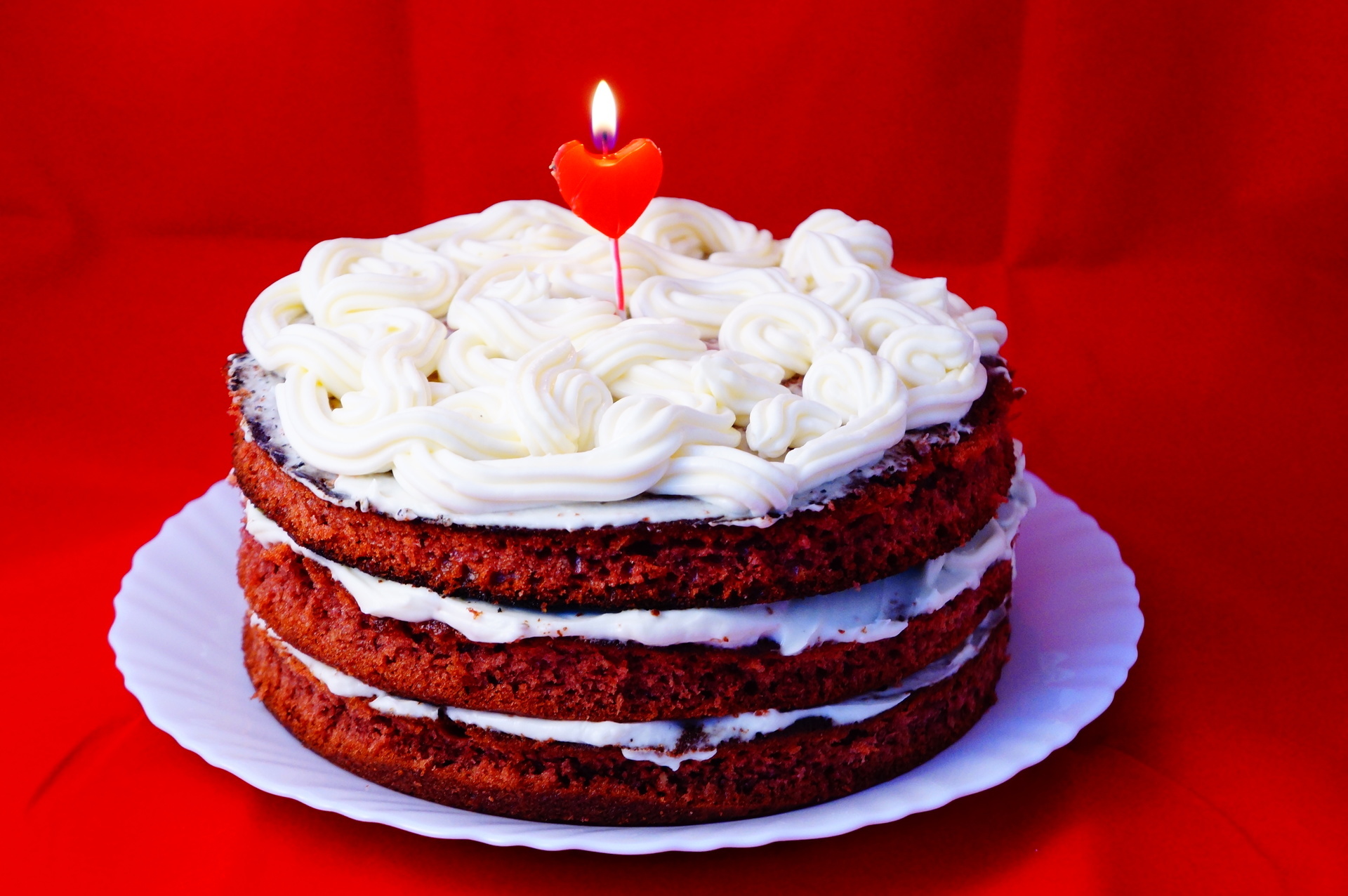 Фото к рецепту: Red velvet cake (торт красный бархат)