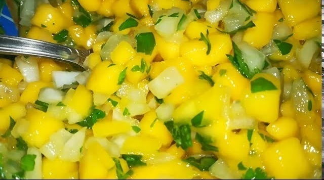 Фото к рецепту: Салат из манго