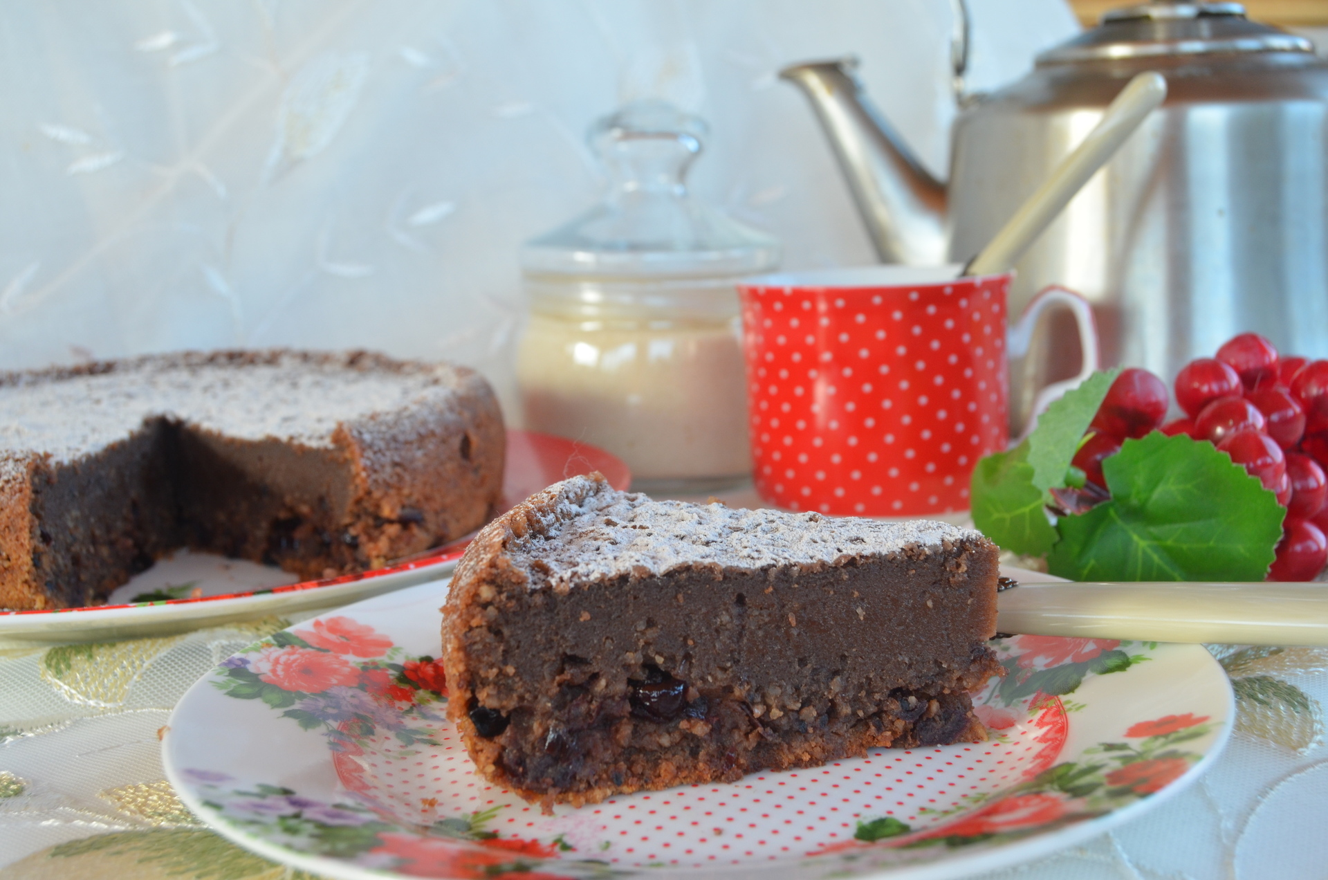 Фото к рецепту: Шоколадно-ореховый торт без муки в мультиварке