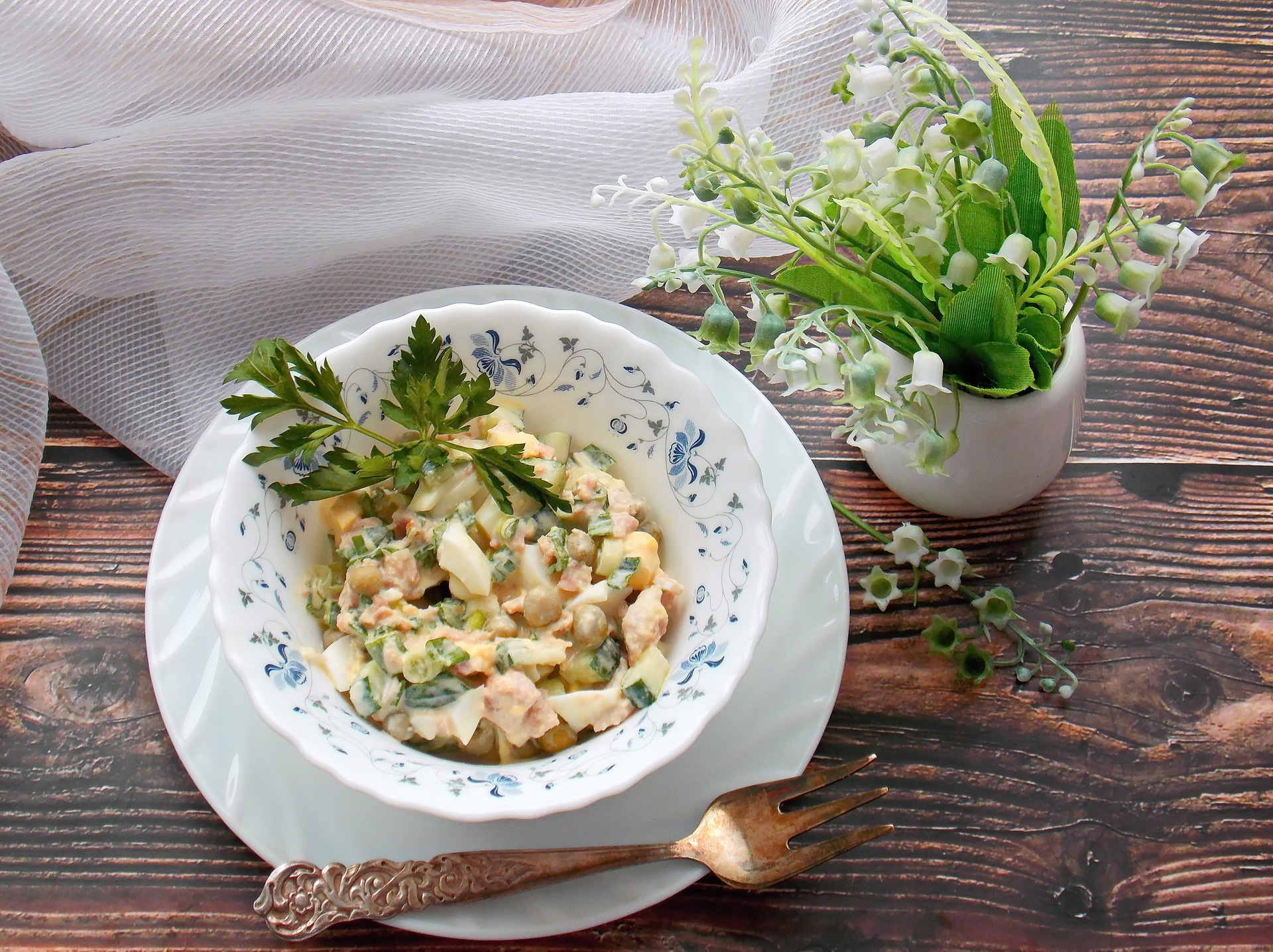 Фото к рецепту: Салат с тунцом для любимого