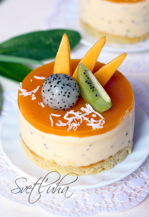 Фото к рецепту: Пирожное-суфле с манго и питахайей "dulce brisa"