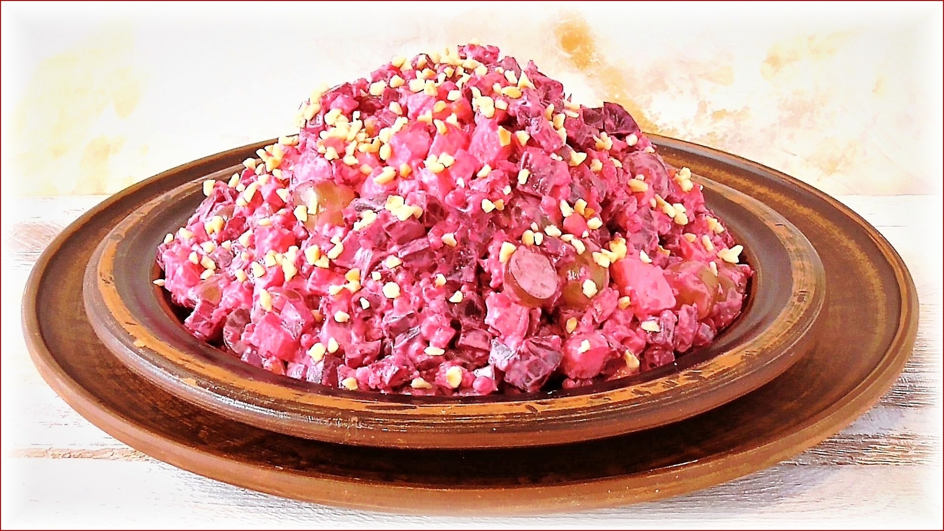 Фото к рецепту: Салат с варёной свёклой - "поздняя осень"