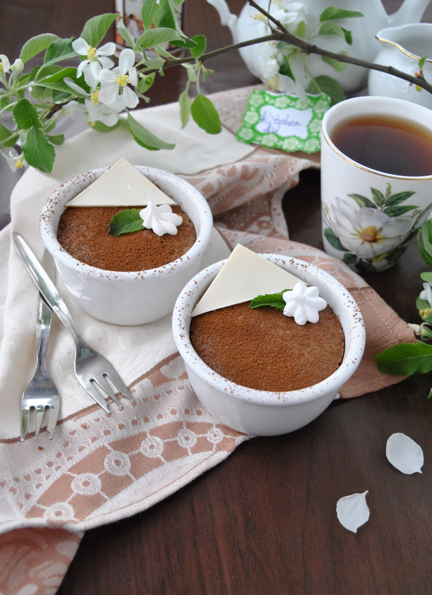 Фото к рецепту: Шоколадные пирожные «искушение вкусом» с пряным сиропом из 5 специй 