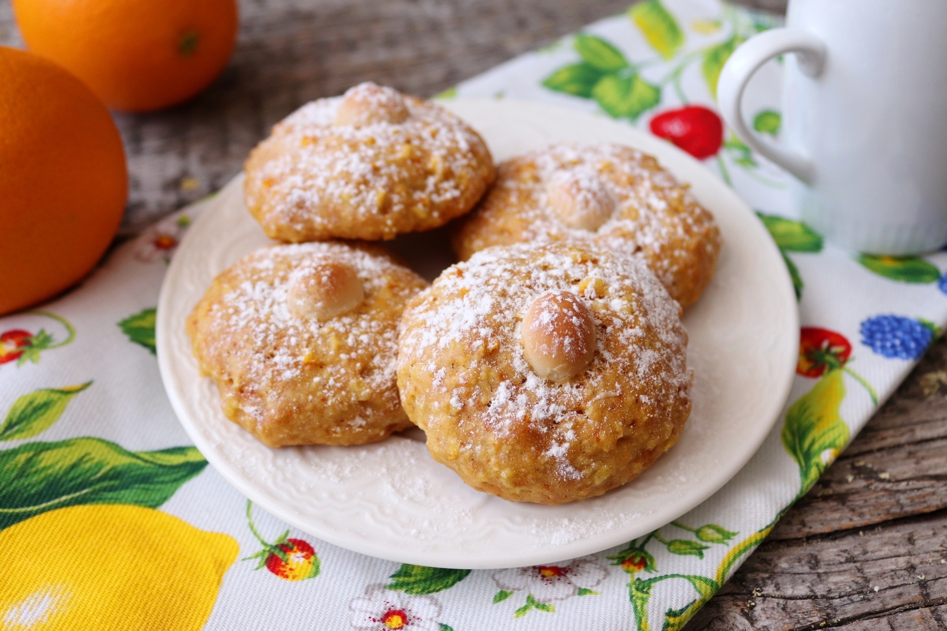 Фото к рецепту: Постное апельсиновое печенье с бразильским орехом