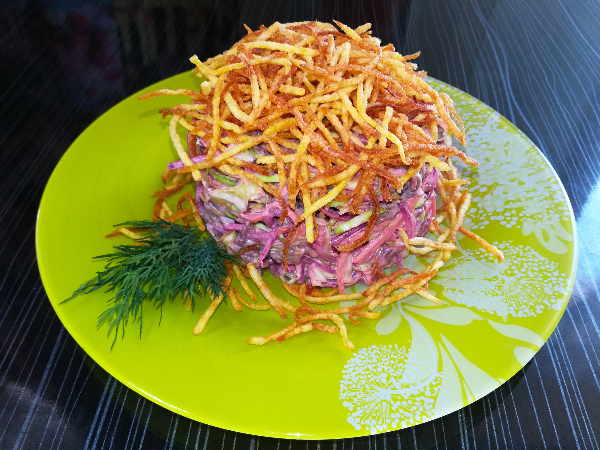 Фото к рецепту: Салат французский со свежими овощами и мясом