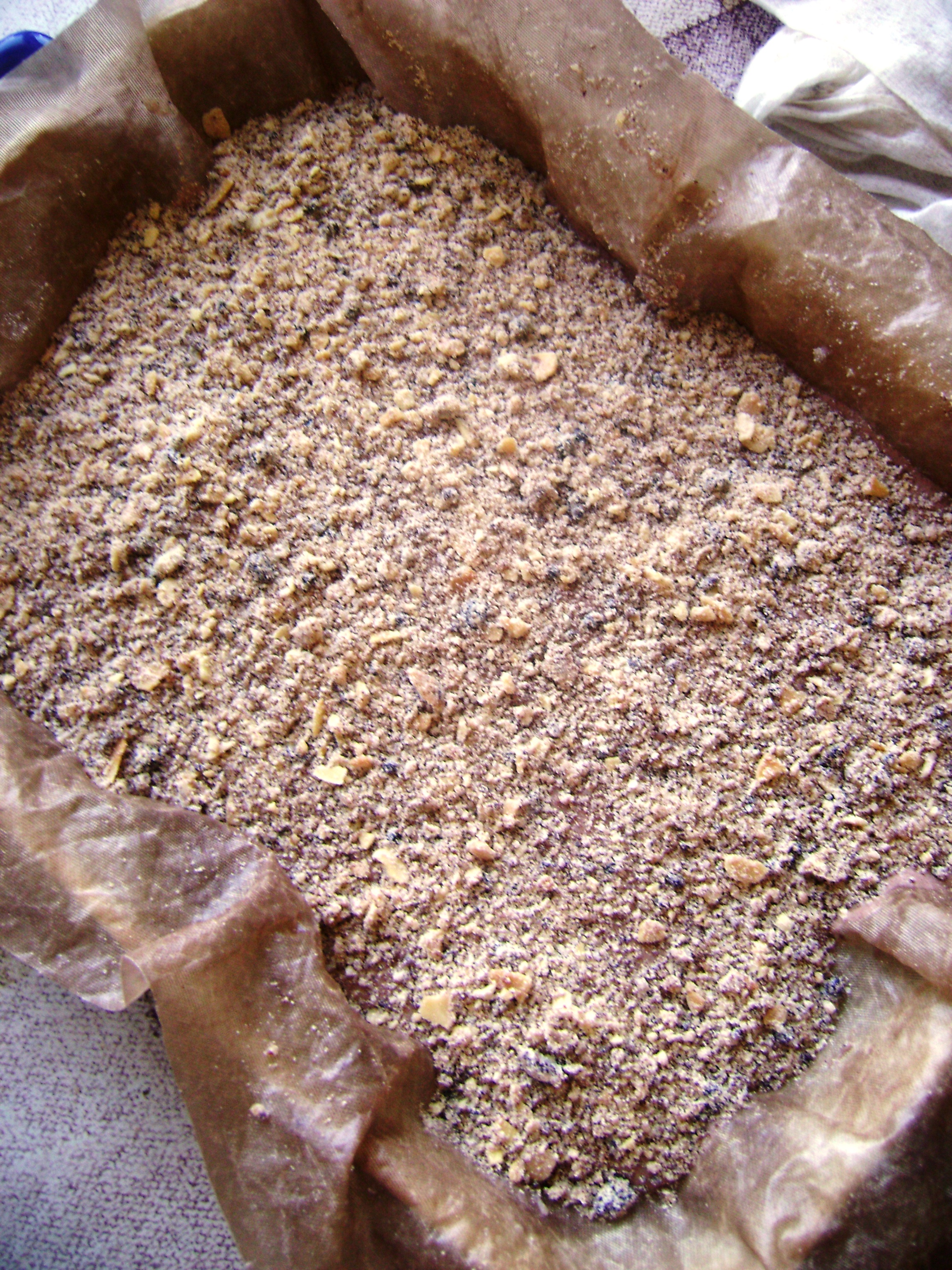 Пирожное черемуховое с суфле и карамельным штрейзелем: шаг 5