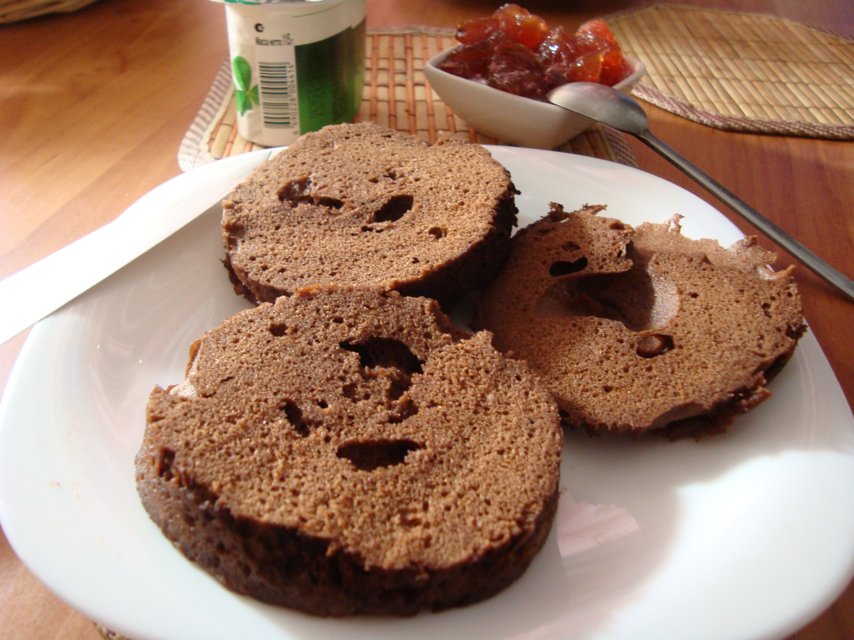 Шоколадный бисквит из микро "гости на пороге": шаг 6