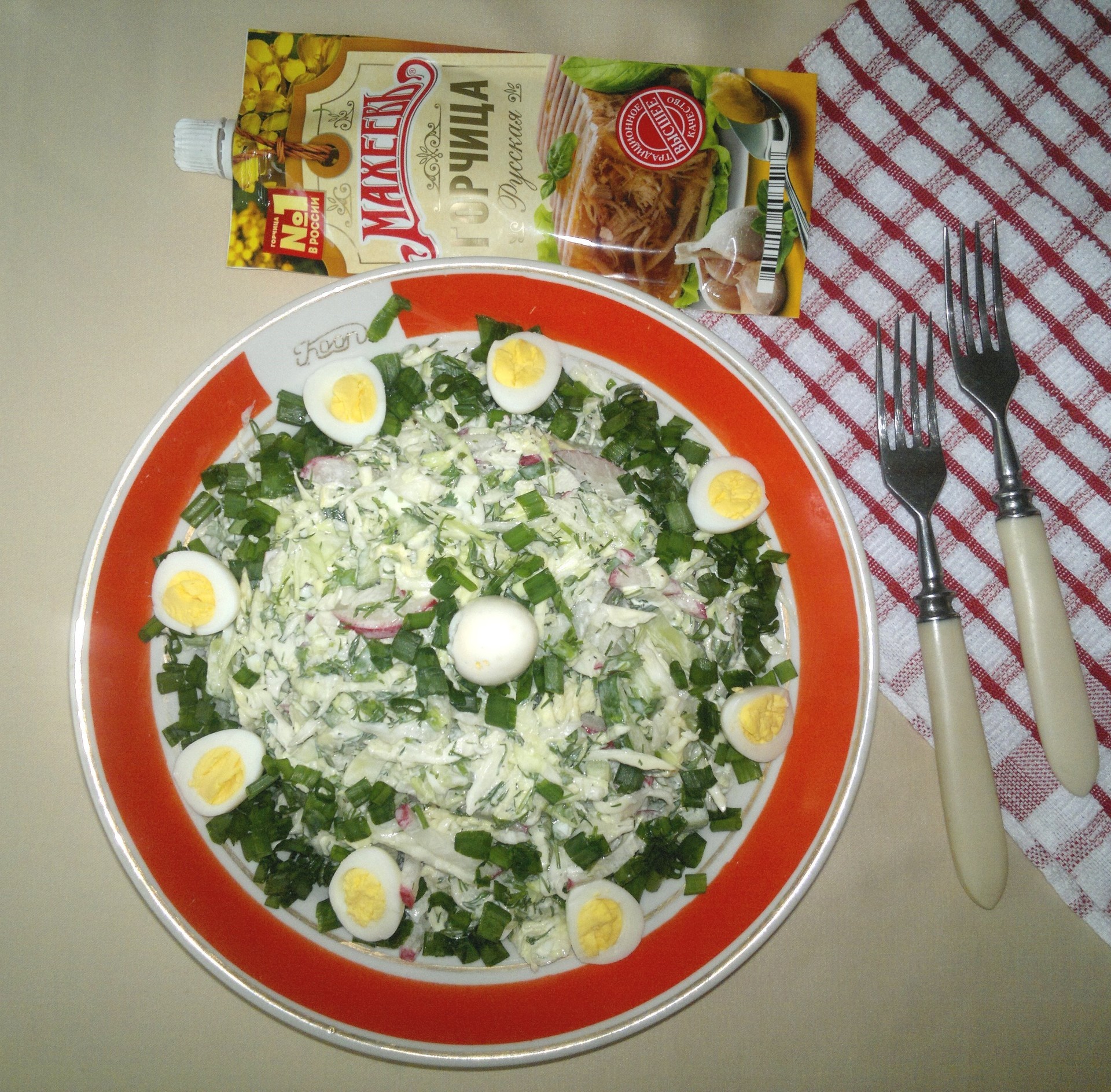 Фото к рецепту: Овощной салат с перепелиными яйцами "махеевъ"#махеевъ
