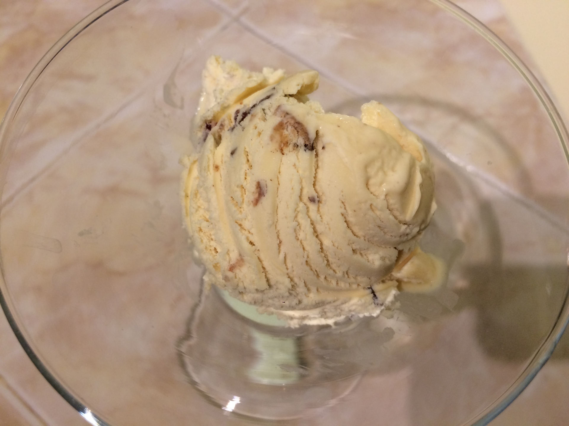 Фото к рецепту: Мороженое с карамелизованным беконом