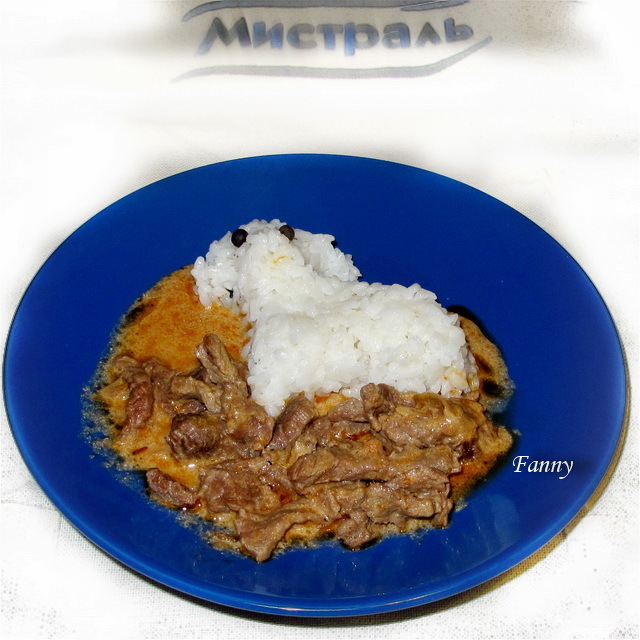 Фото к рецепту: Бефстроганов с рисовым барашком