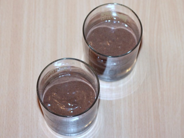 Шоколадно-молочный пудинг с хрустящими шариками: шаг 7